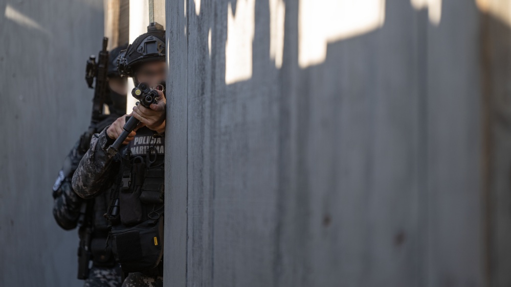 U.S. Navy SEALs, Chilean Navy SF, SOF Conduct Close Quarters Combat Training