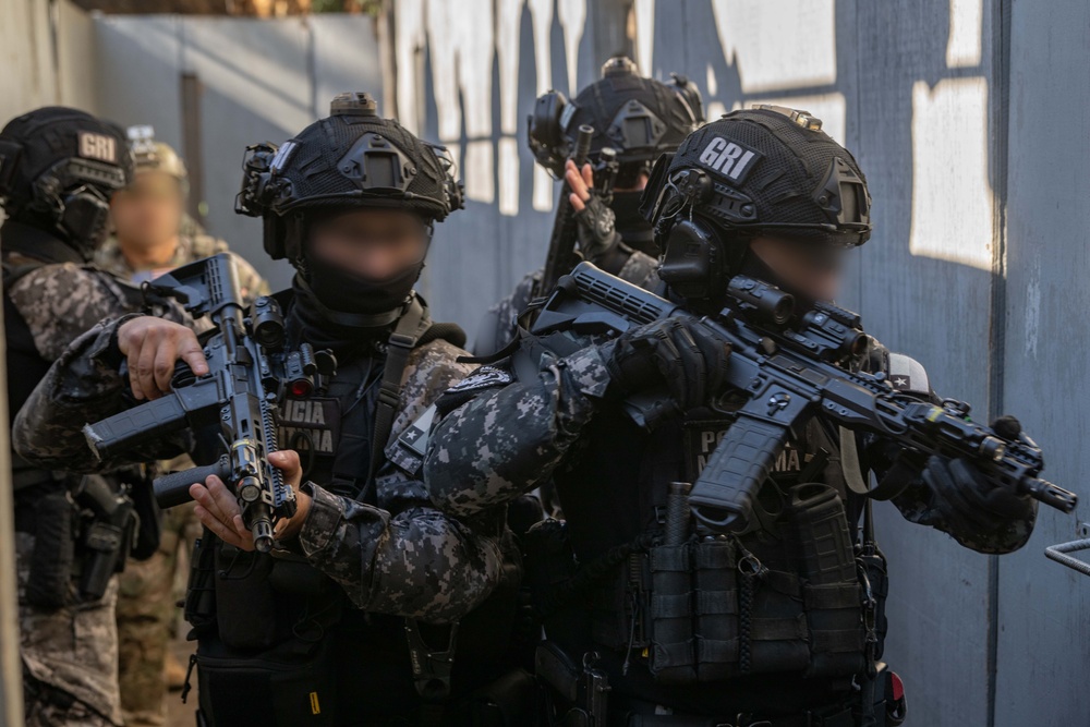 U.S. Navy SEALs, Chilean Navy SF, SOF Conduct Close Quarters Combat Training