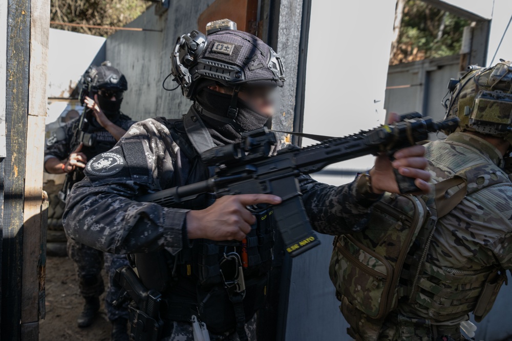 U.S. Navy SEALs, Chilean Navy SF, SOF Conduct Close Quarters Combat Training