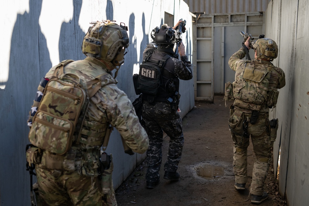 U.S. Navy SEALs, Chilean Navy SF, SOF Conduct Close Quarters Combat Training