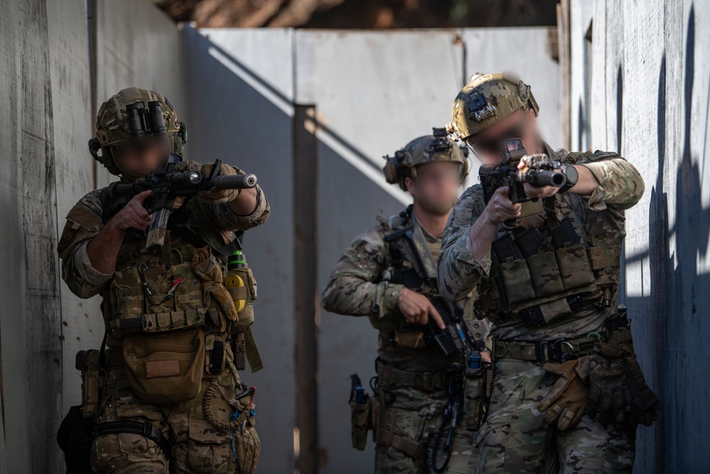 U.S. Navy SEALs, Chilean Navy SF, SOF Conduct Close Quarters Combat Training