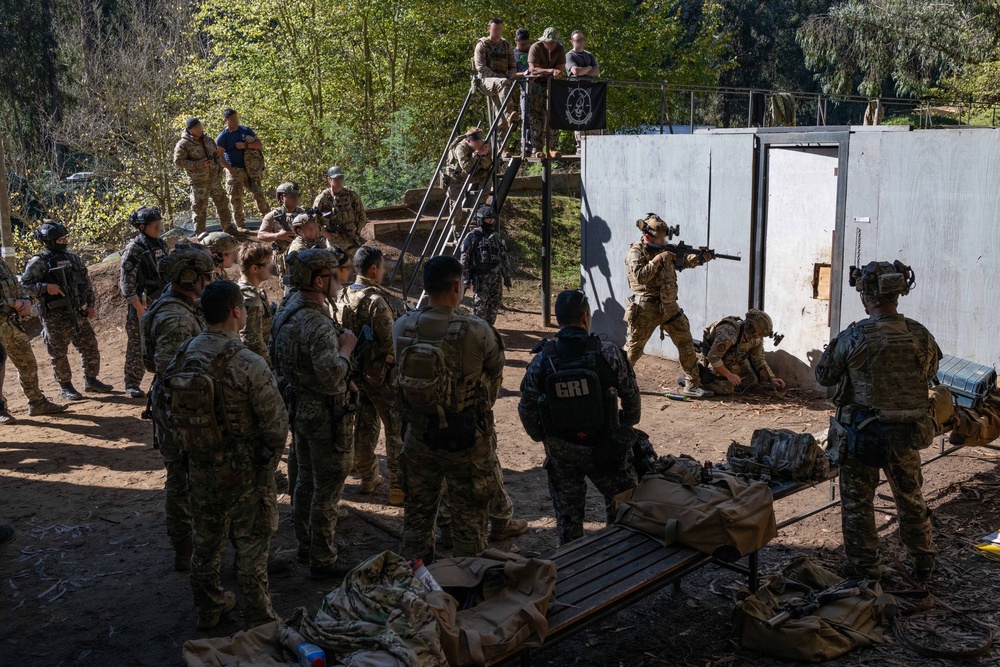 U.S. Navy SEALs, Chilean Navy SF, SOF Conduct Close Quarters Combat Training