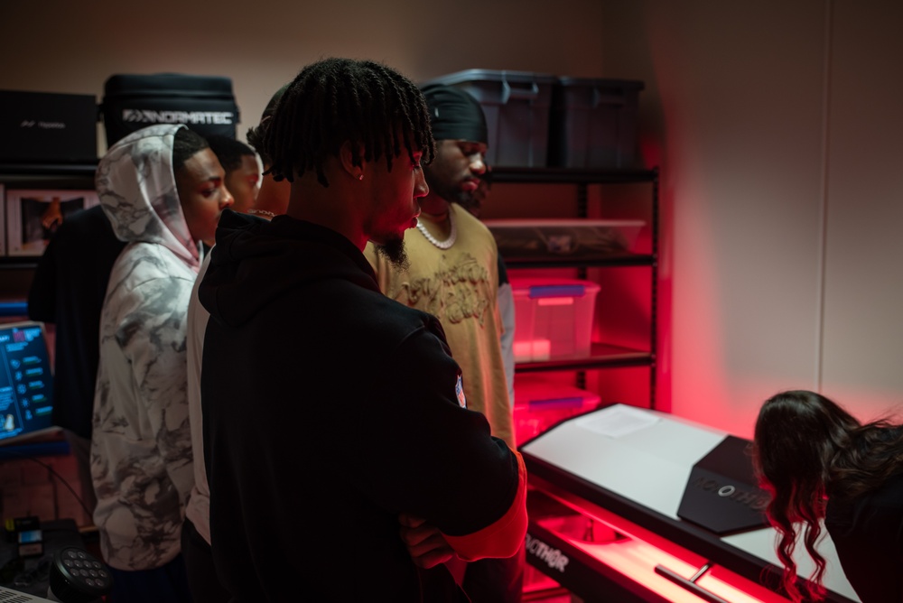Cincinnati Bengals rookies visit AFRL’s 711th Human Performance Wing