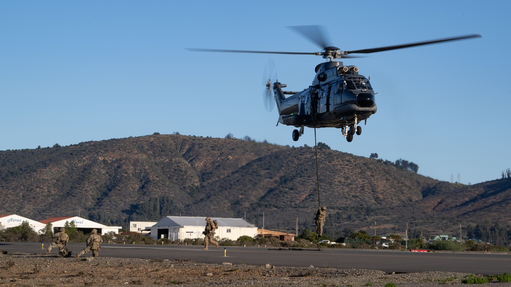 U.S. Navy SEALs, Chilean Navy SF, SOF Conduct HRST Training