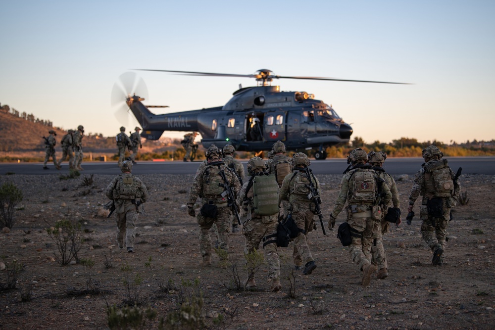 U.S. Navy SEALs, Chilean Navy SF, SOF Conduct HRST Training