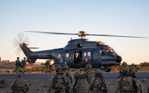 U.S. Navy SEALs, Chilean Navy SF, SOF Conduct HRST Training