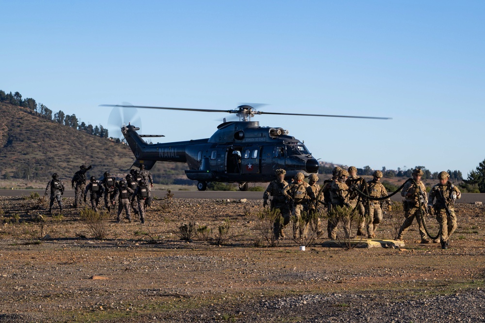 U.S. Navy SEALs, Chilean Navy SF, SOF Conduct HRST Training