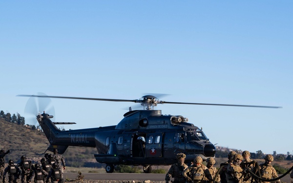 U.S. Navy SEALs, Chilean Navy SF, SOF Conduct HRST Training
