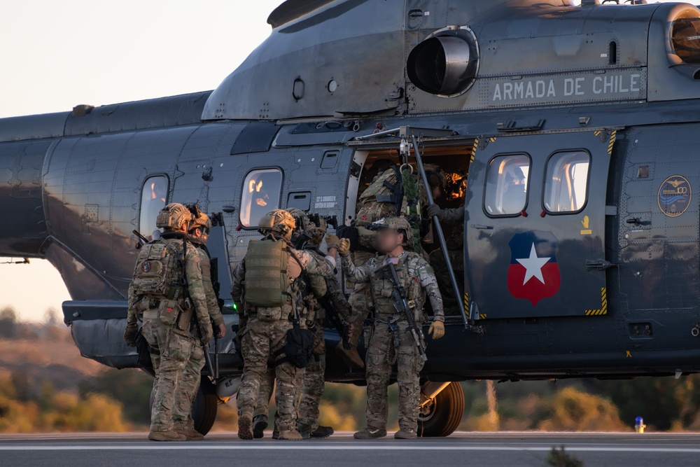 U.S. Navy SEALs, Chilean Navy SF, SOF Conduct HRST Training