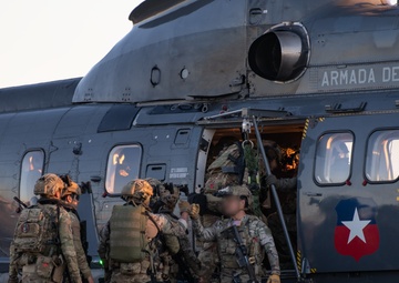 U.S. Navy SEALs, Chilean Navy SF, SOF Conduct HRST Training