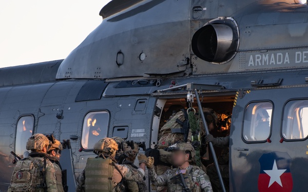 U.S. Navy SEALs, Chilean Navy SF, SOF Conduct HRST Training