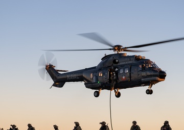 U.S. Navy SEALs, Chilean Navy SF, SOF Conduct HRST Training