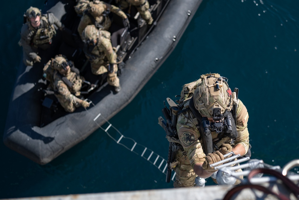 U.S. Navy SEALs, Chilean Navy SF, SOF Conduct VBSS Training