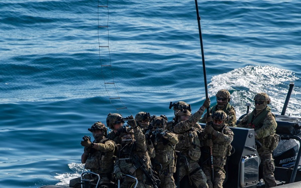 U.S. Navy SEALs, Chilean Navy SF, SOF Conduct VBSS Training