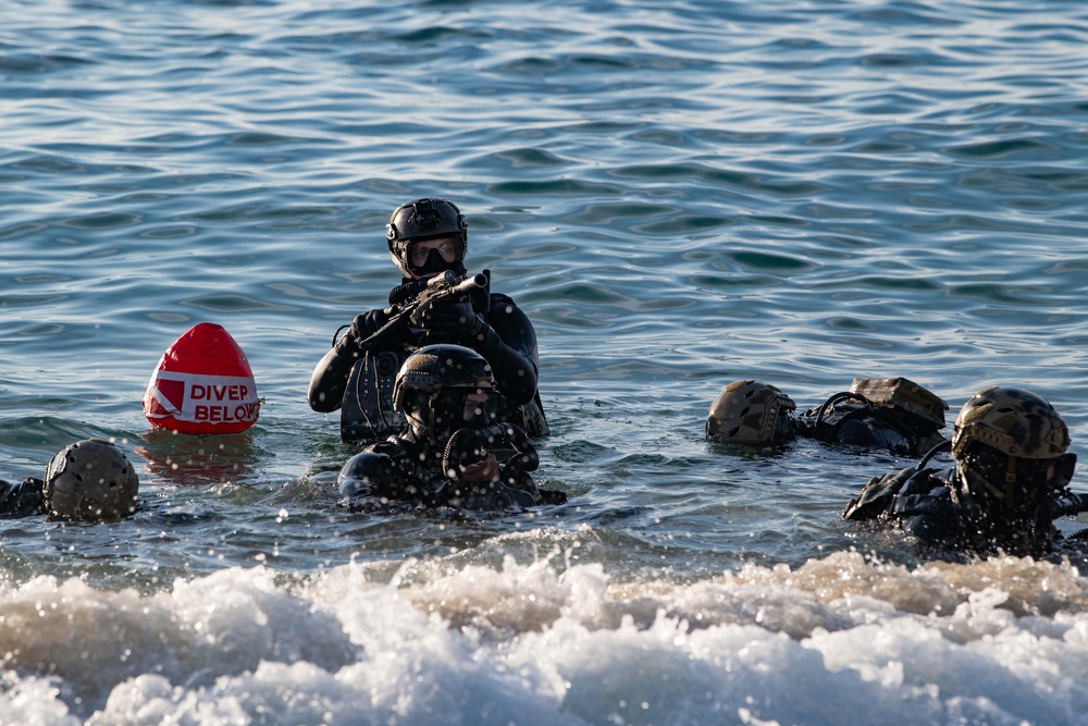 U.S. Navy SEALs Conduct OTB Training During SOUTHERN STAR ‘25