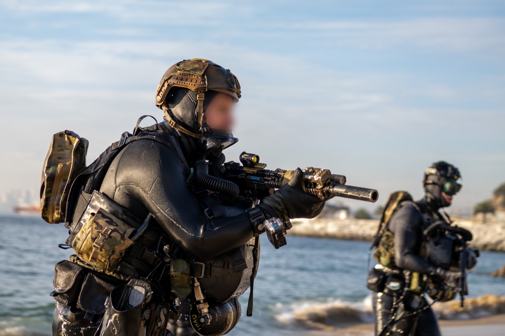 U.S. Navy SEALs Conduct OTB Training During SOUTHERN STAR ‘25