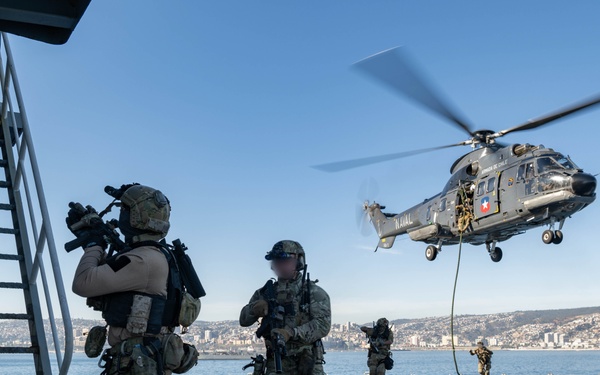 U.S. Navy SEALs, Chilean Navy SF, SOF Conduct VBSS Training