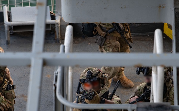 U.S. Navy SEALs, Chilean SF, SOF Conduct VBSS Training