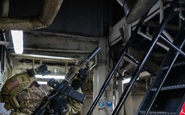 U.S. Navy SEALs, Chilean SF, SOF Conduct VBSS Training