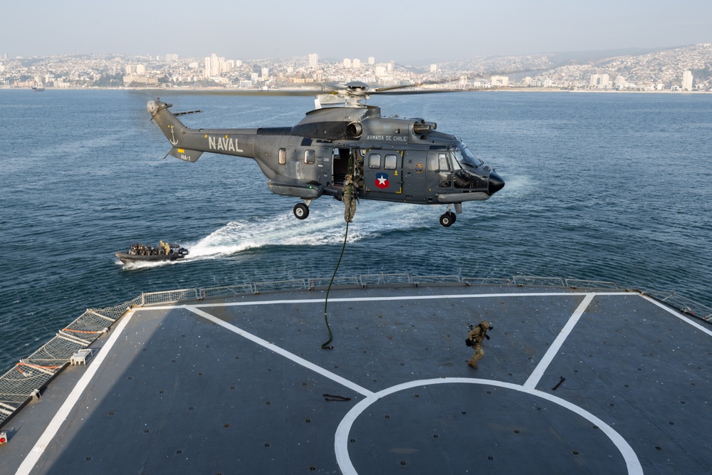U.S. Navy SEALs, Chilean SF, SOF Conduct VBSS Training