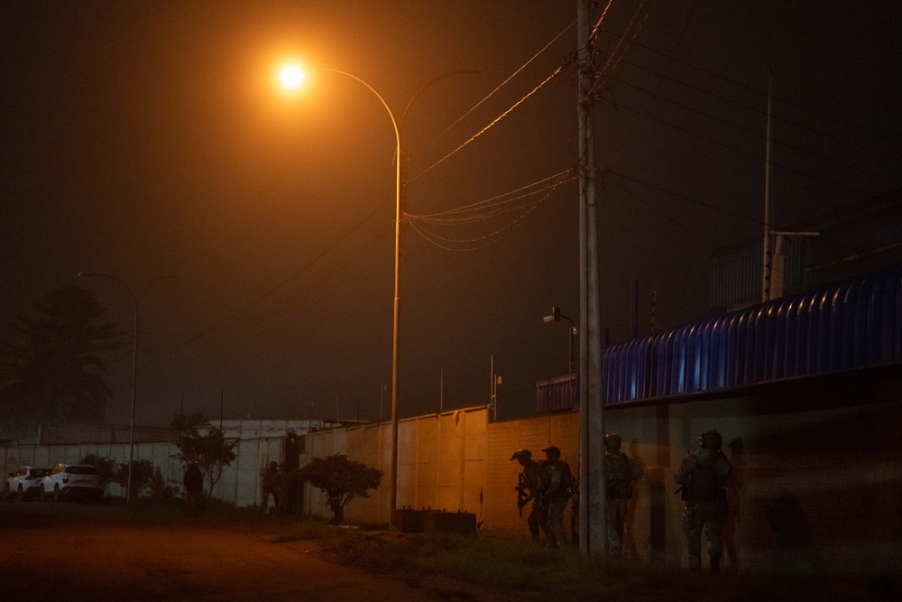 U.S. Navy SEALs, Chilean SF, SOF Conduct Simulated Direct Action Raid Training