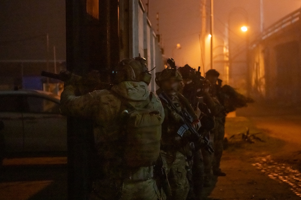 U.S. Navy SEALs, Chilean SF, SOF Conduct Simulated Direct Action Raid Training