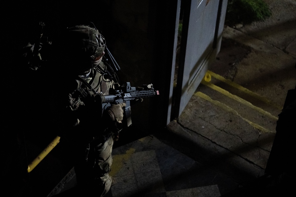 U.S. Navy Special Warfare, Chilean Special Forces Conduct Simulated Direct Action Raid Training