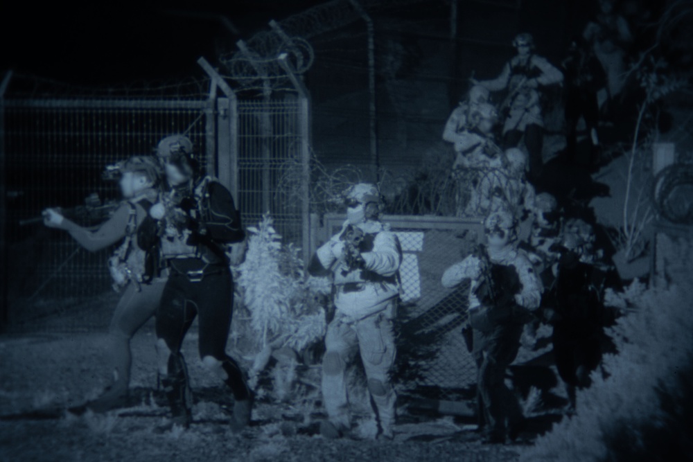 U.S. Navy Special Warfare, Chilean Special Forces Conduct Simulated Direct Action Raid Training