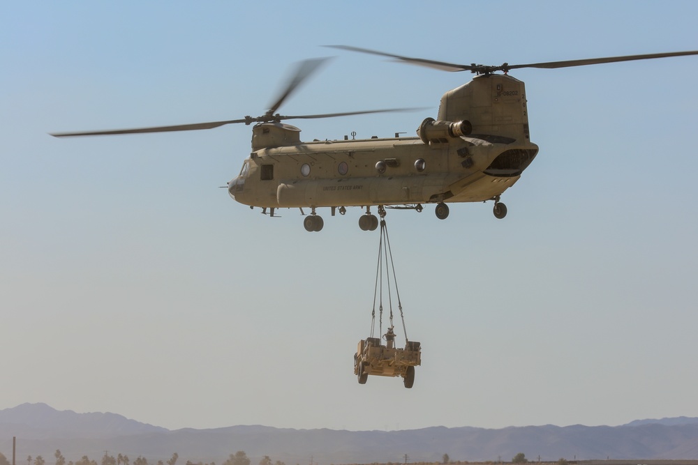 1st Combat Aviation Brigade conducts sling load operations to support southern border mission