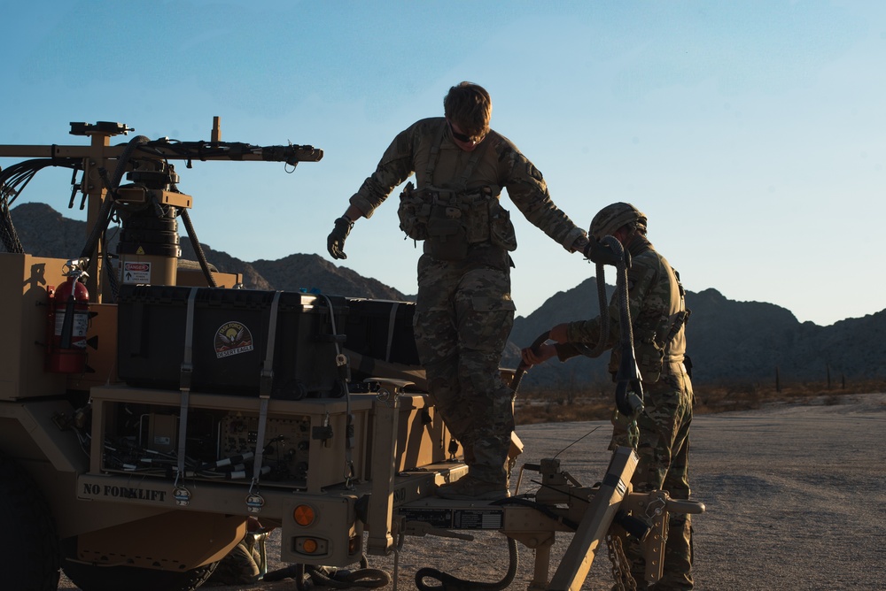 1st Combat Aviation Brigade conducts sling load operations along the southern border