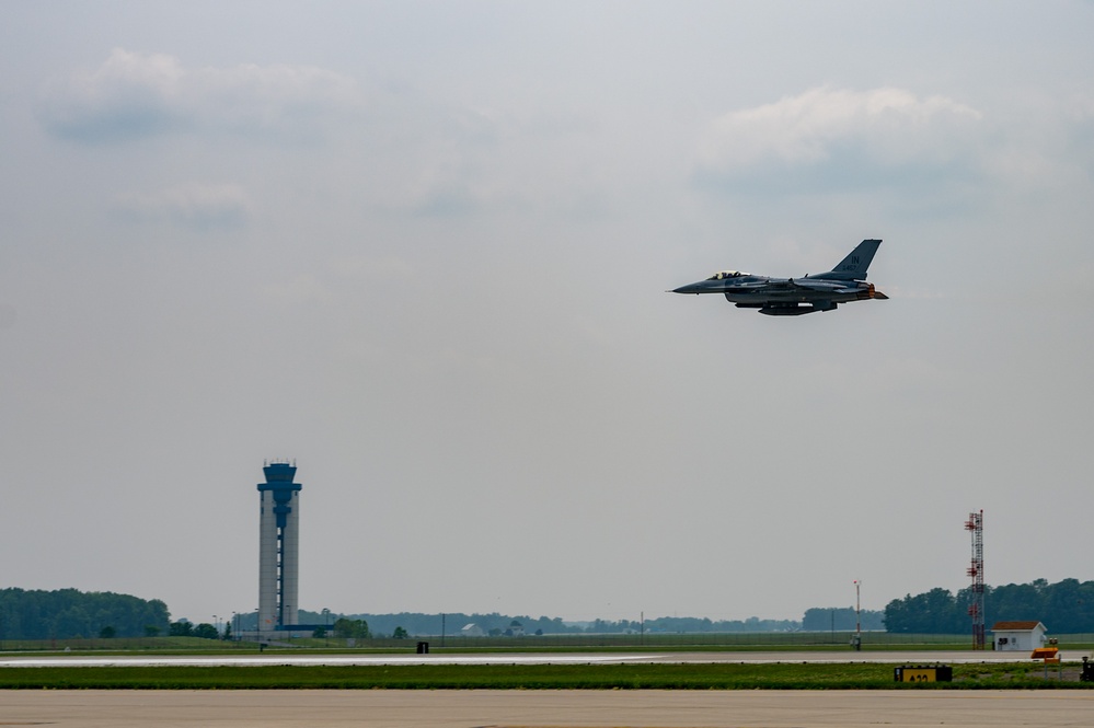 F-16 soars above Fort Wayne