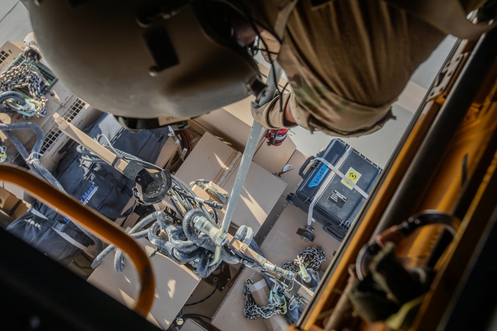 1st Combat Aviation Brigade conducts sling load operations to support southern border mission