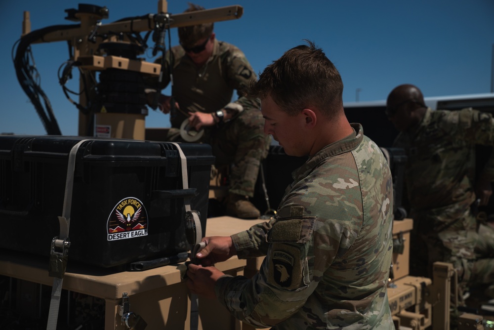 1st Combat Aviation Brigade conducts sling load operations along the southern border