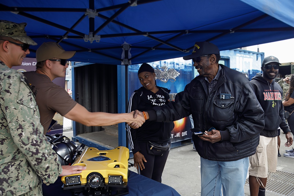 UCT-2 Divers Meet 95-year old Navy Veteran Diver during LA Fleet Week