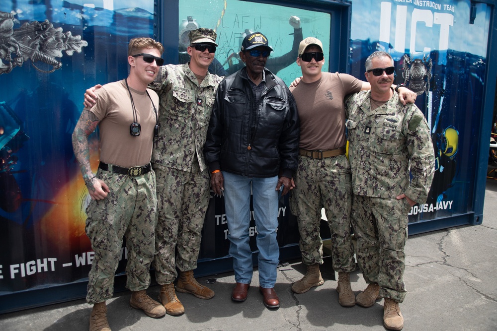 UCT-2 Divers Meet 95-year old Navy Veteran at LA Fleet Week
