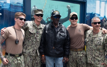 UCT-2 Divers Meet 95-year old Navy Veteran at LA Fleet Week