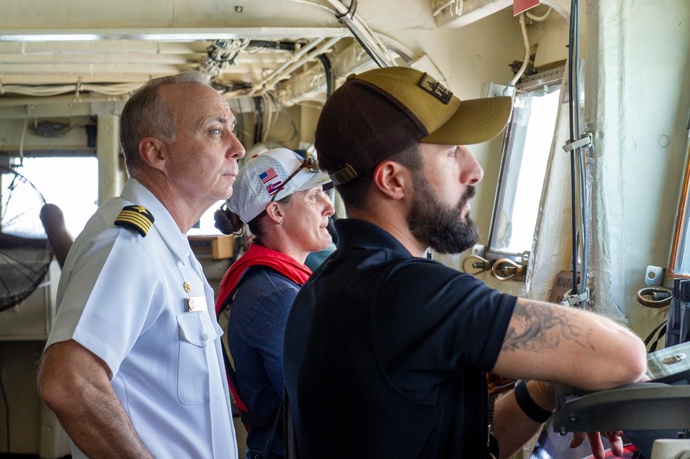 USS Frank Cable arrives to Joint Base Pearl Harbor-Hickam