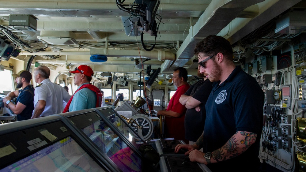 USS Frank Cable arrives to Joint Base Pearl Harbor-Hickam