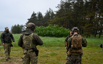 BALTOPS 25 – 2nd LAR and Portuguese Service Members Execute a Live Fire Range