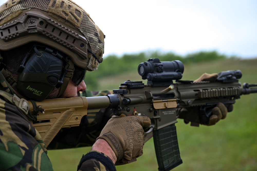 BALTOPS 25 – 2nd LAR and Portuguese Service Members Execute a Live Fire Range