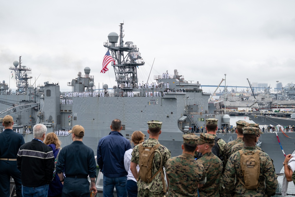 Family, friends and midshipmen embark USS Somerset for Tiger Cruise