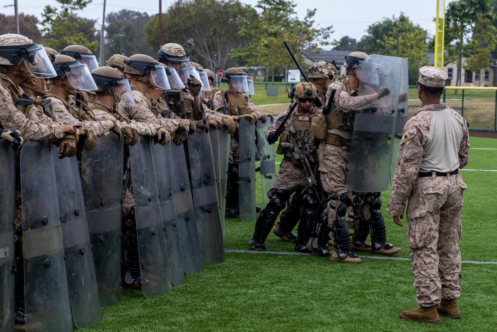 U.S. Marines arrive in greater Los Angeles area to support Task Force 51