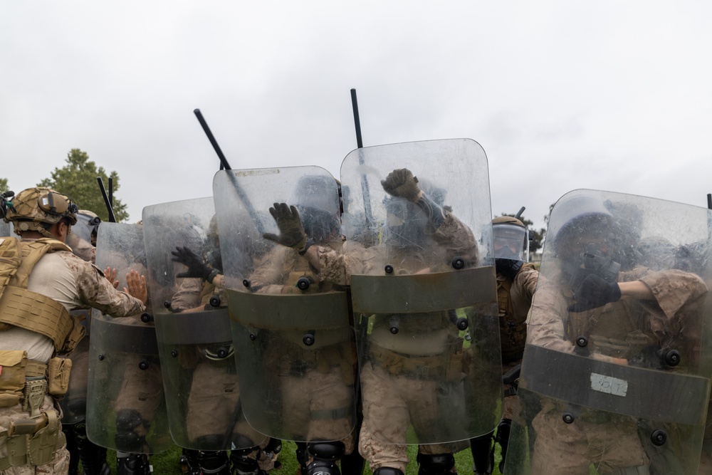 U.S. Marines arrive in greater Los Angeles area to support Task Force 51