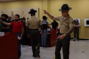 MCAS Iwakuni postal clerks work hard during the holiday season (Radio)