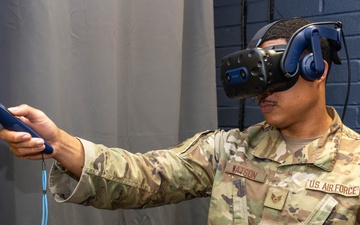 15th MXG introduces VR training system