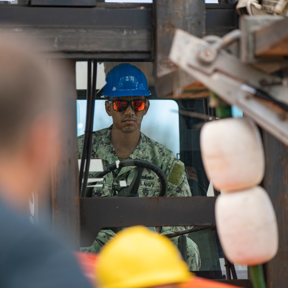 HSC-25 conducts helicopter torpedo retrieval training