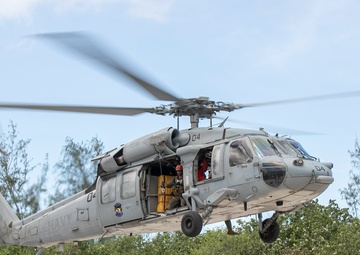 HSC-25 conducts helicopter torpedo retrieval training