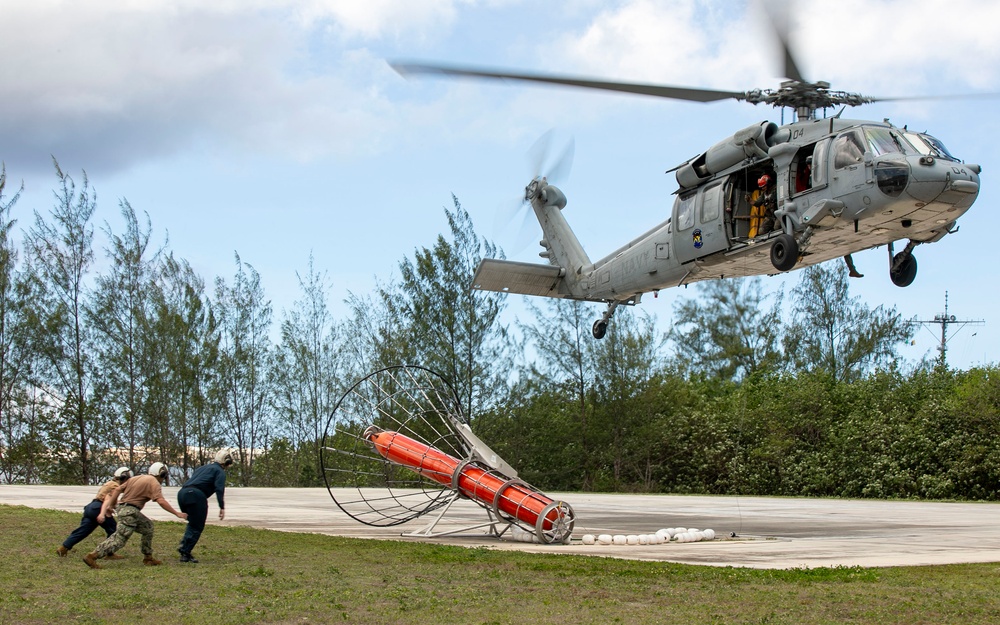 HSC-25 conducts helicopter torpedo retrieval training