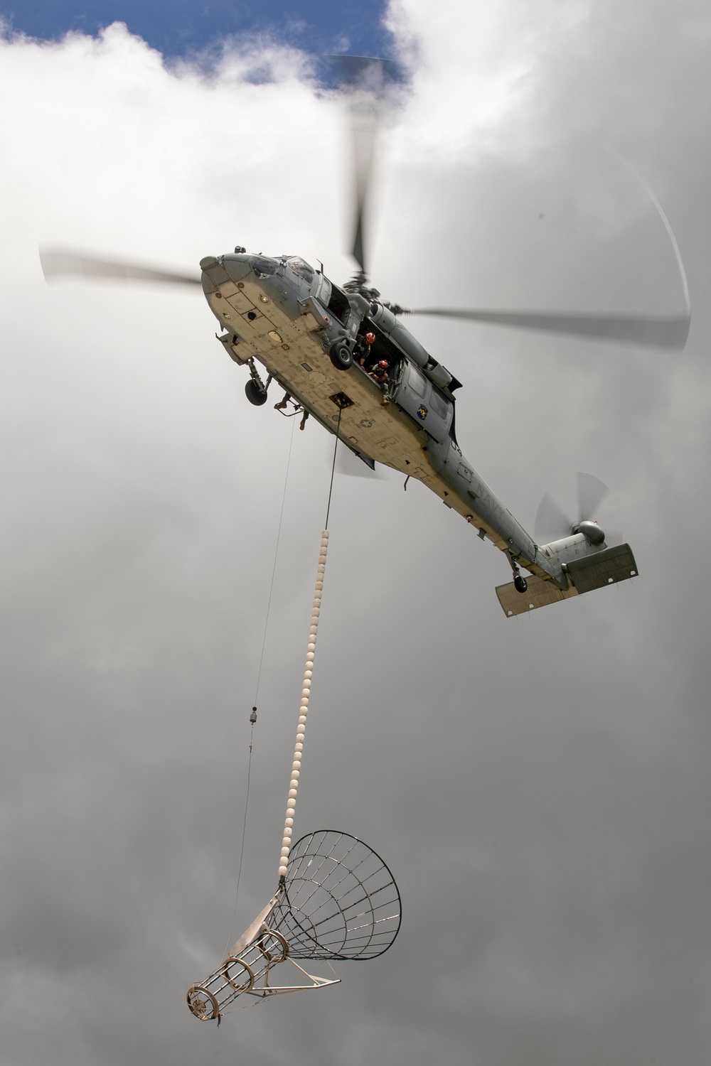 HSC-25 conducts helicopter torpedo retrieval training