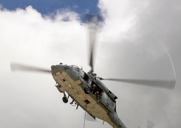 HSC-25 conducts helicopter torpedo retrieval training